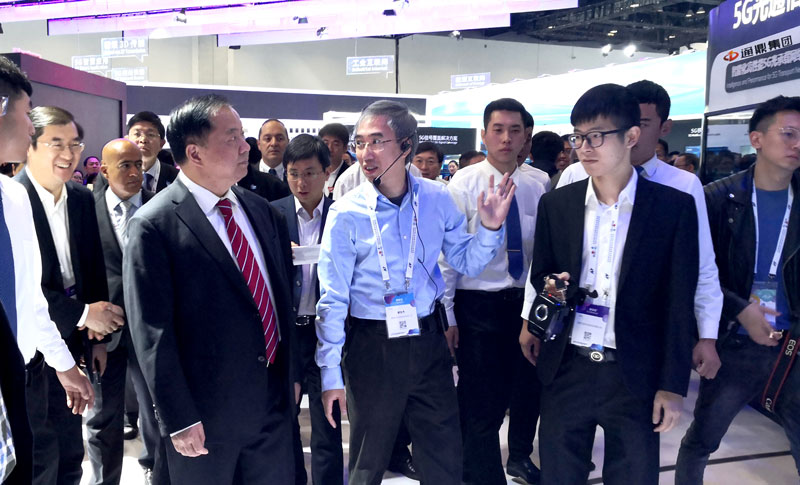 800-陈部长莅临ayx游戏app官方版展台.jpg